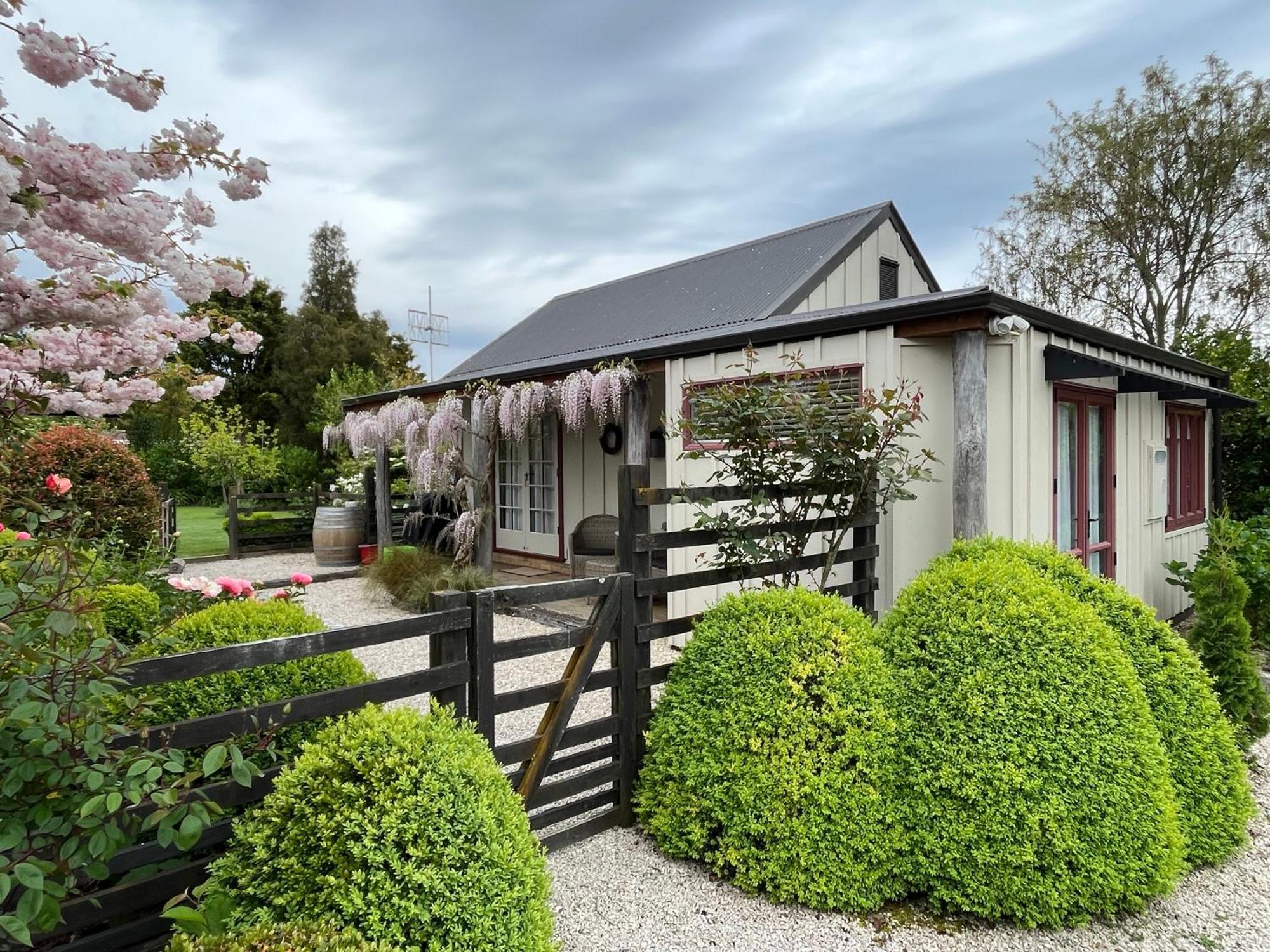 Tasman Village Cottage Экстерьер фото